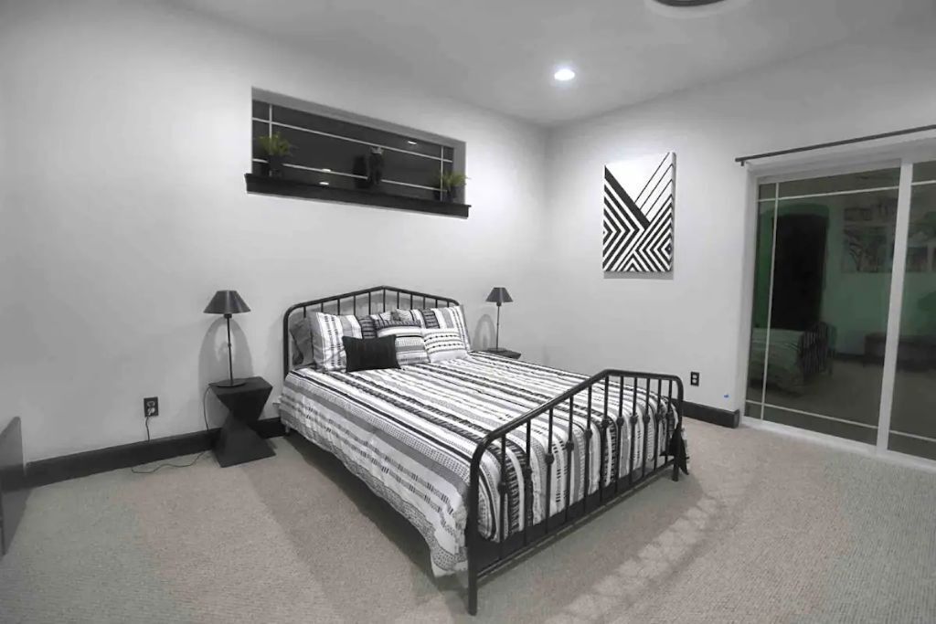 Black & White Hills ⛰ (LV)