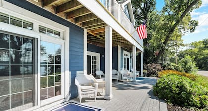 THE ULTIMATE 6 BEDROOM LAKEHOUSE