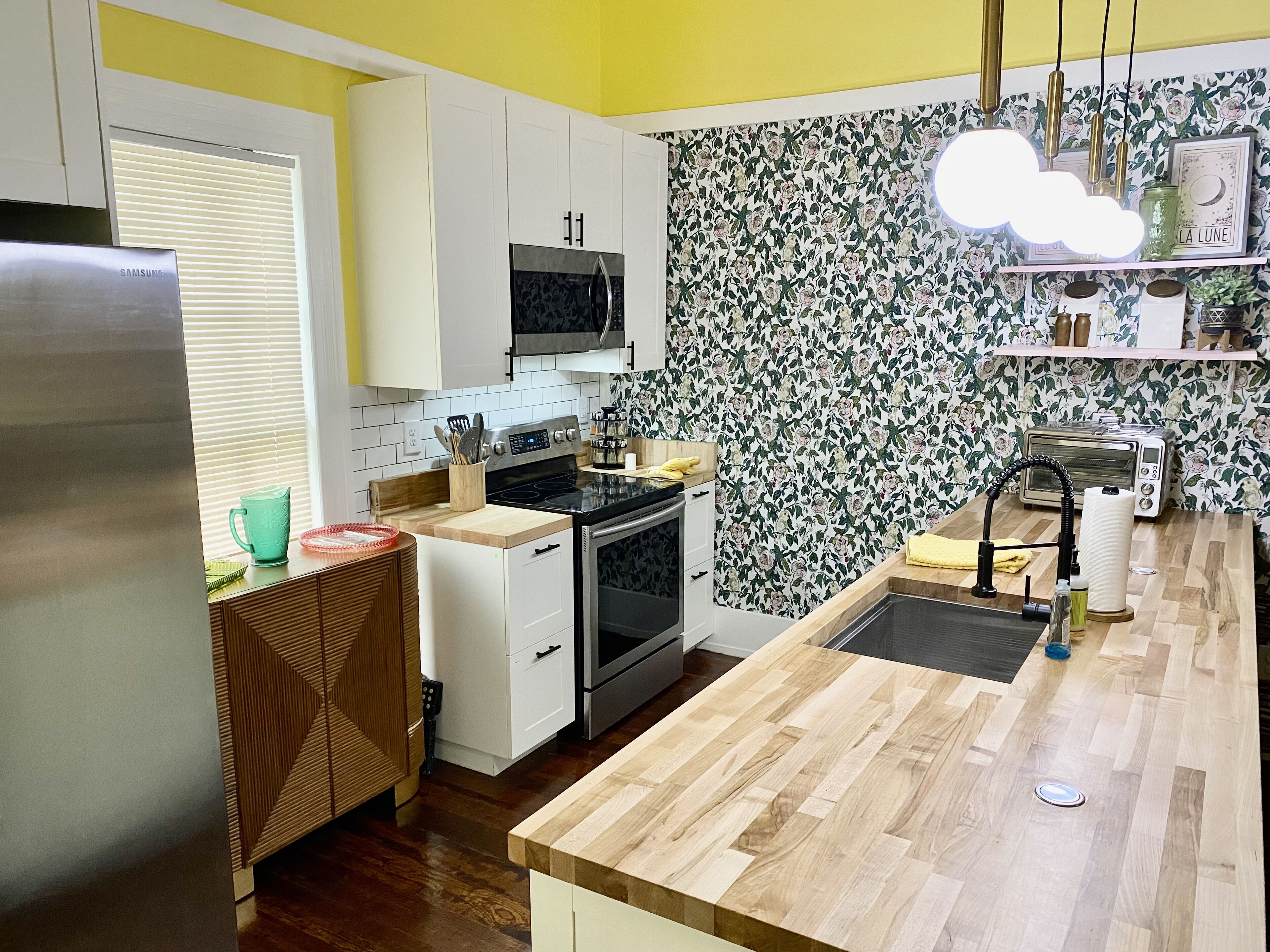 Cozy Victorian in the Center of downtown Morganton (Dog Friendly!)