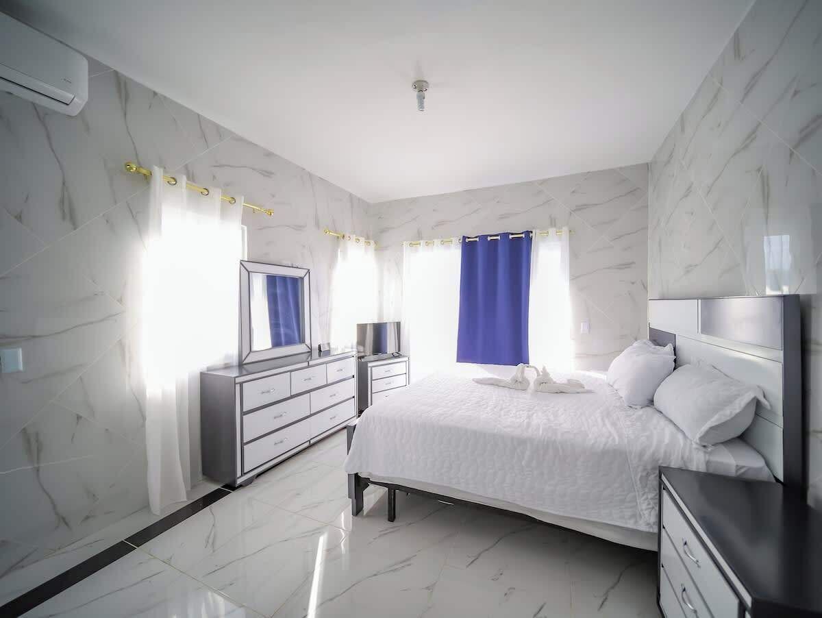 8 dormitorios, tabla de planchar con plancha, wifi gratis y ropa de cama