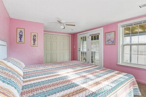 3 habitaciones, tabla de planchar con plancha y ropa de cama 