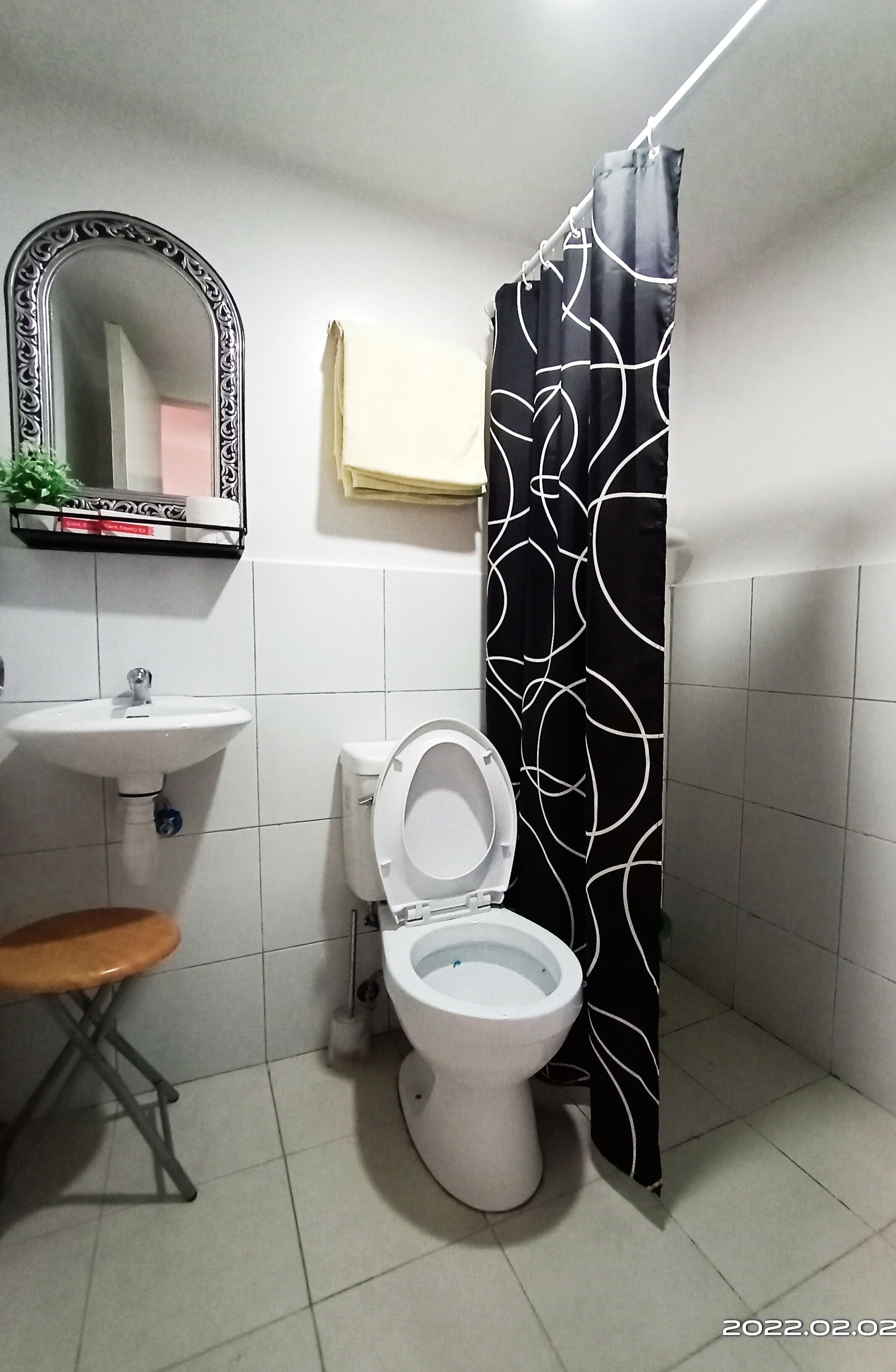 Relaxing 1-Bedroom Condo Unit (by Lee Portum)