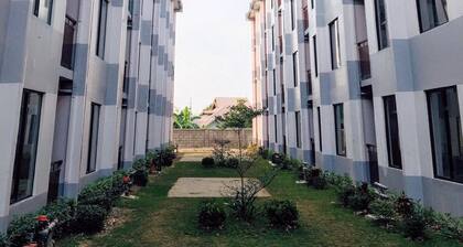 Relaxing 1-Bedroom Condo Unit (by Lee Portum)