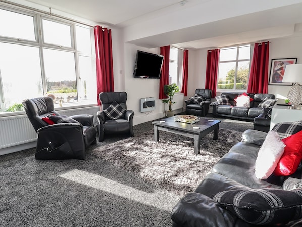 Cottage | Living area