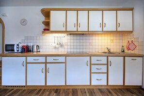 Kühlschrank, Mikrowelle, Geschirrspüler