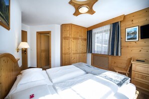 1 bedroom, free WiFi, bed sheets - Apartments Miara 100A (Santa Cristina Valgardena)