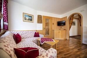 TV - Apartments Miara 100A (Santa Cristina Valgardena)