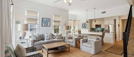 Smart TV, lettore DVD, tavolo da ping pong, impianto stereo