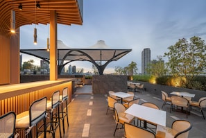 Bar (on property) - Ramada Plaza by Wyndham Bangkok Sukhumvit 48 (Bangkok)