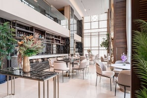 Bar (on property) - Ramada Plaza by Wyndham Bangkok Sukhumvit 48 (Bangkok)