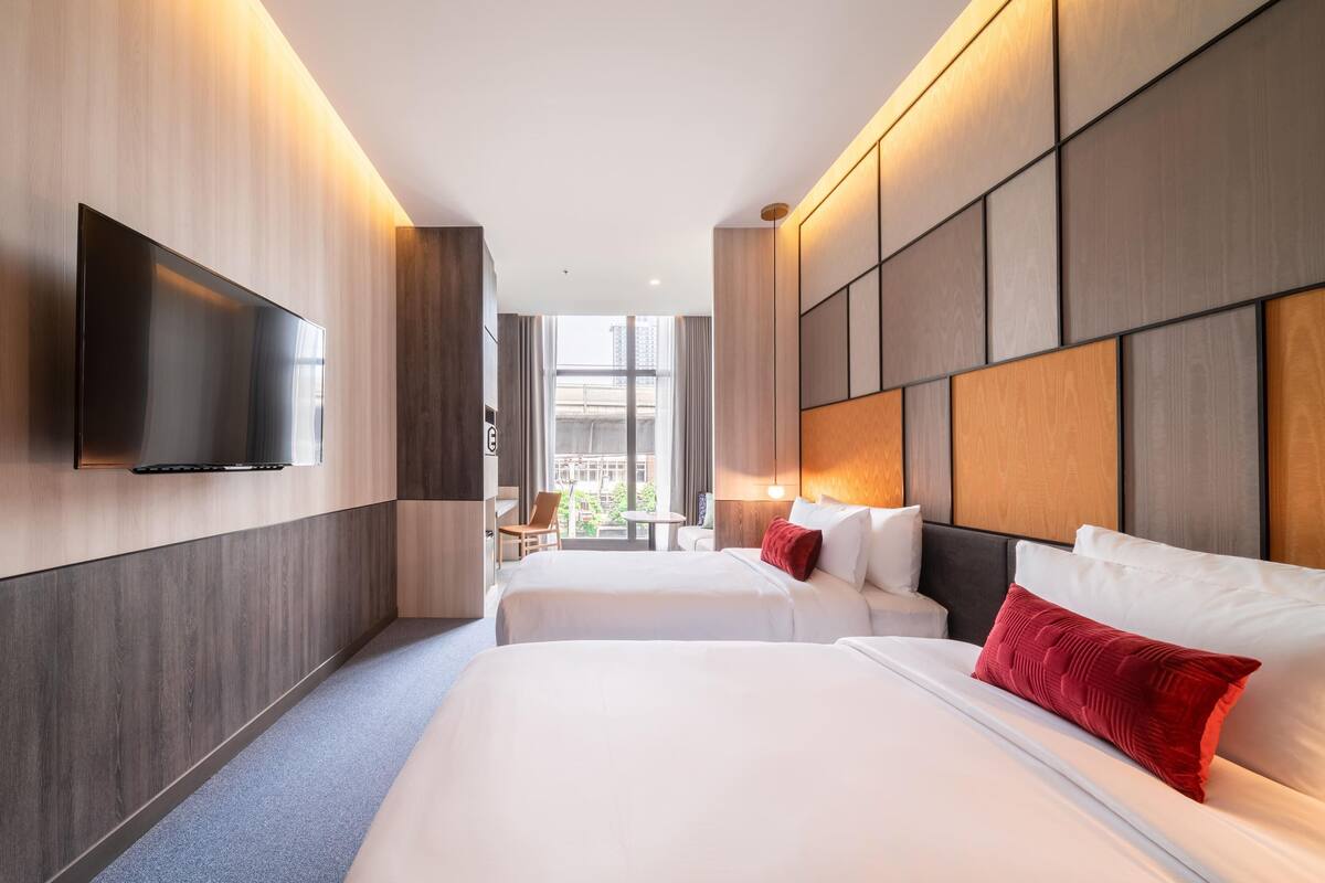 Premier Room, 2 Single Beds | In-room safe, desk, laptop workspace, blackout curtains