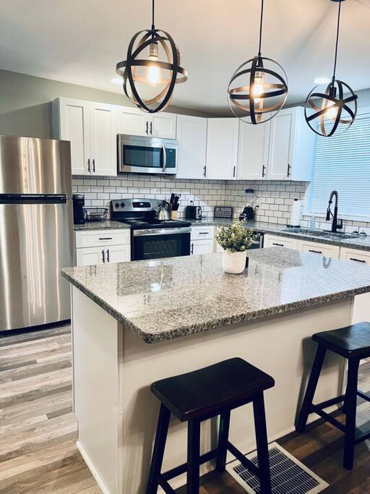 ثلاجة، ميكروويف، فرن، موقد طهي مسطح