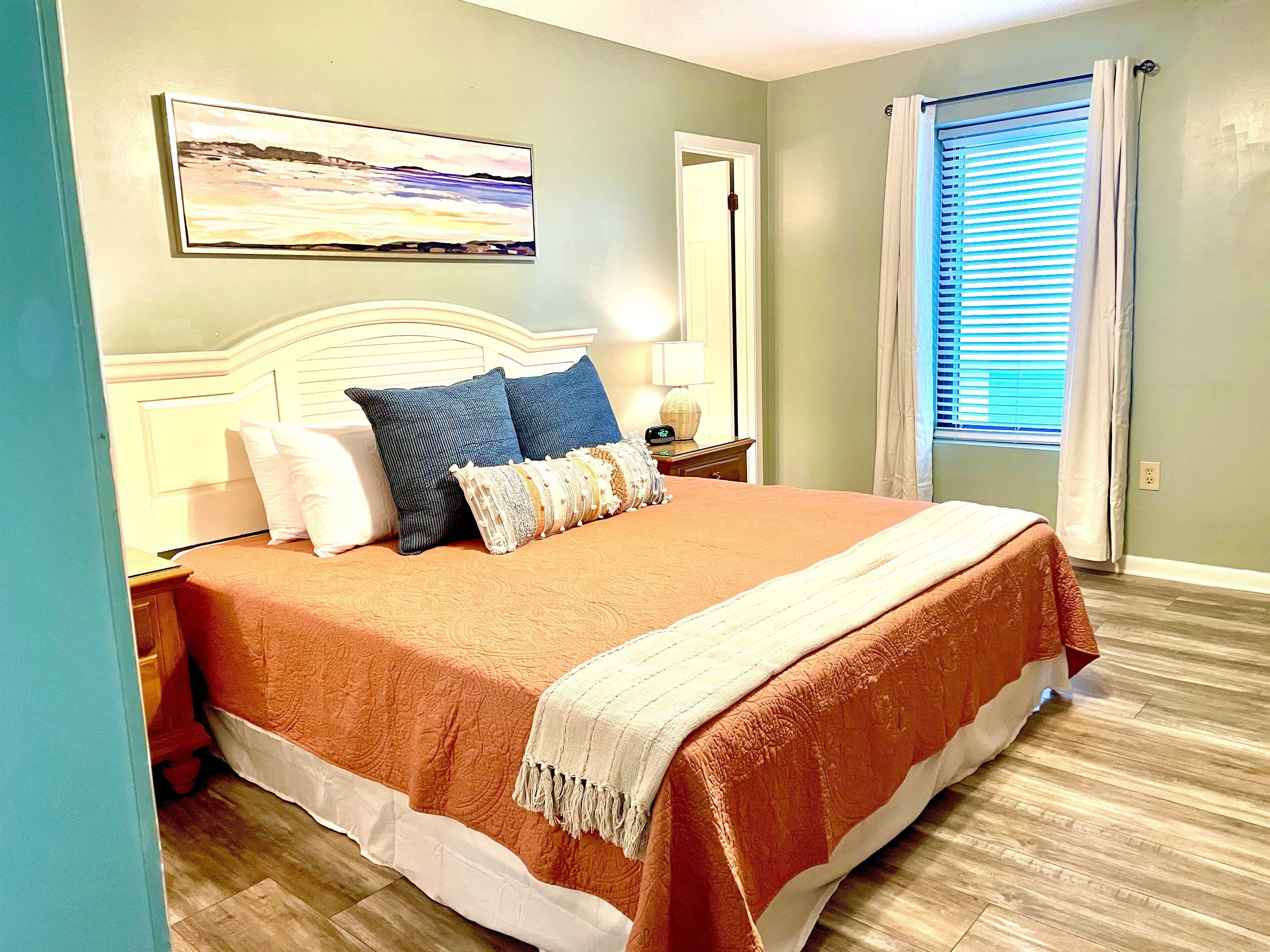 Direct Beach Front - Corner Unit! Balcony, Pools, Smart TVs, WIFI