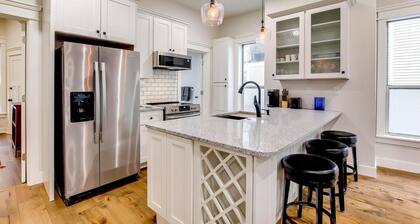Excellent 3BR/2BA PRIME Location!