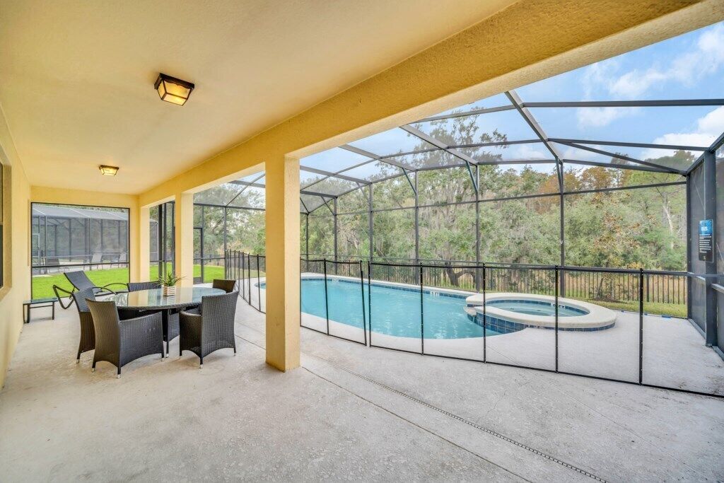 Een verwarmd zwembad