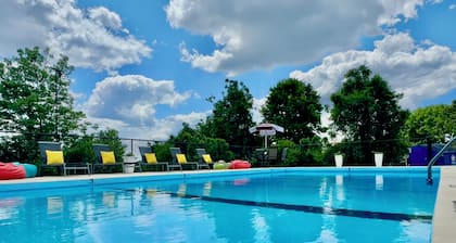 The Retro Hotel