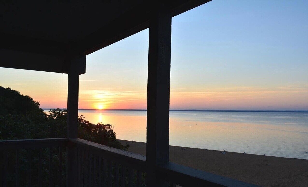 Unobstructed view of the Chesapeake Bay, w/ a beach!