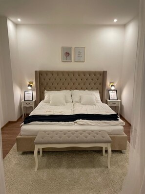 Luxury Apartment | 1 bedroom, individually decorated, individually furnished, desk - Helen Homestay Zizkov (Prague)