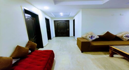 E-11, 3-Bedrooms LUXURY and PRIVATE APT W/King Beds and Peace.