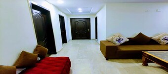 E-11, 3-Bedrooms LUXURY and PRIVATE APT W/King Beds and Peace.