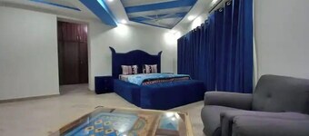 E-11, 2-Bedrooms LUXURY and PRIVATE APT W/King Bed