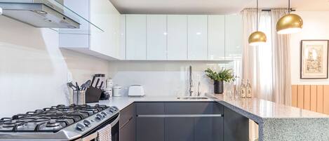Fridge, microwave, oven, stovetop