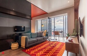 Een televisie en een kantoor