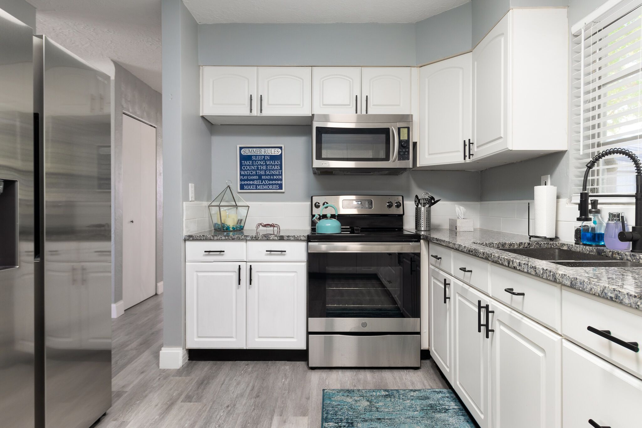 NEW- Seaside Sanctuary - 3 bed/2 bath minutes from the beach and downtown!