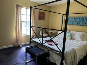 2 bedrooms, desk, iron/ironing board, free WiFi - Escape to a Blissful Townhouse of Vibrant Colors (Jackson)