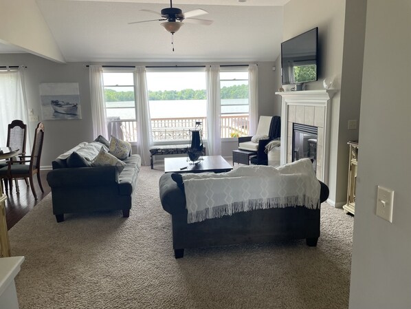 Smart TV, fireplace, ping pong