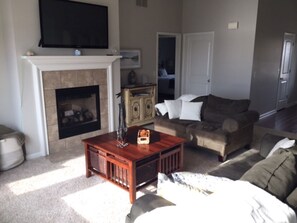 Smart TV, fireplace, ping pong