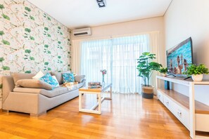 Apartment, 2 Bedrooms | Living area