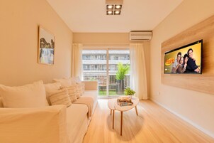 Apartment, 3 Schlafzimmer | Wohnbereich | 43-Zoll-Smart-TV mit Kabelempfang, Fernseher, Netflix