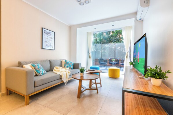 Apartment, 2 Bedrooms, Patio | Living area