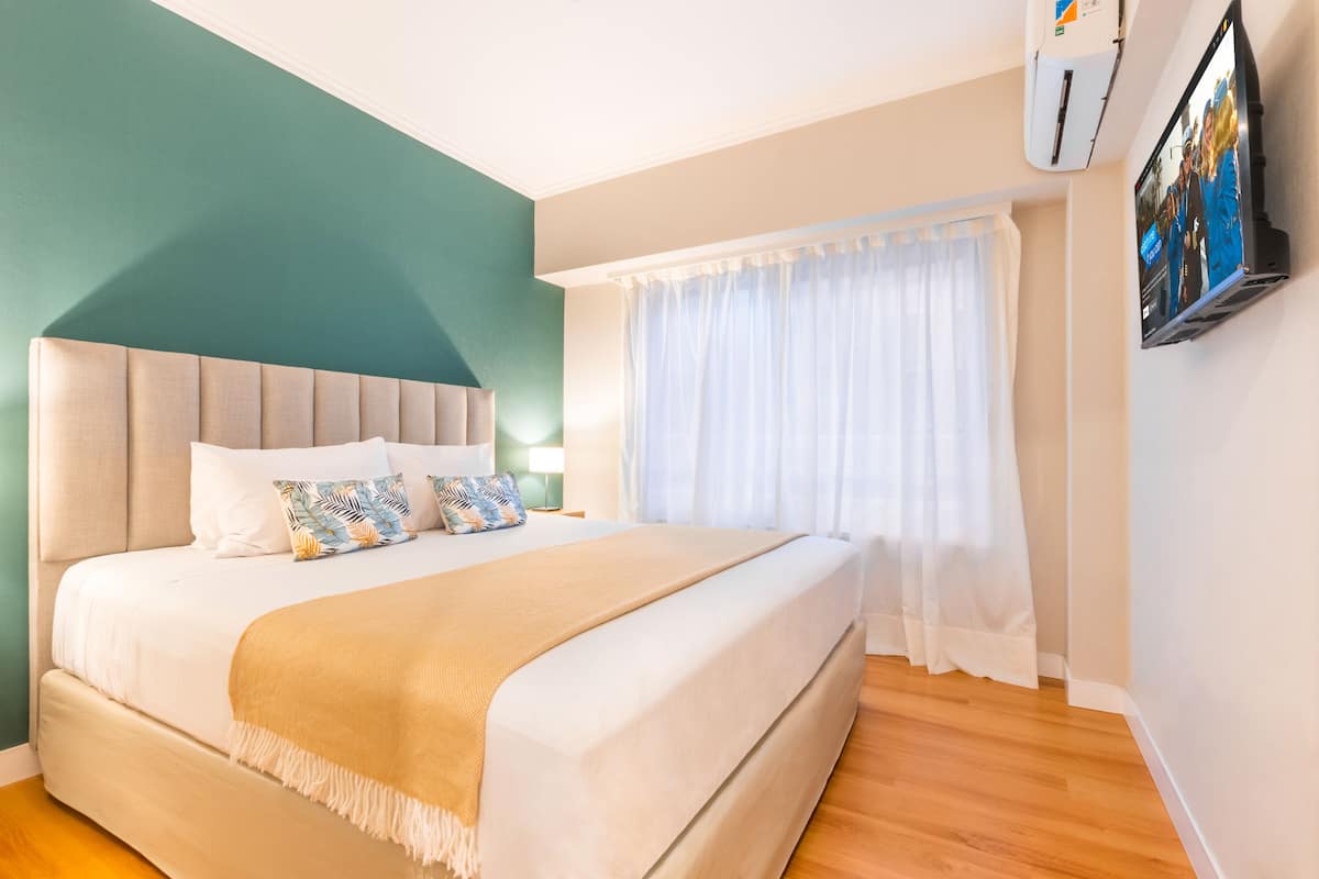 3 bedrooms, premium bedding, in-room safe, individually decorated