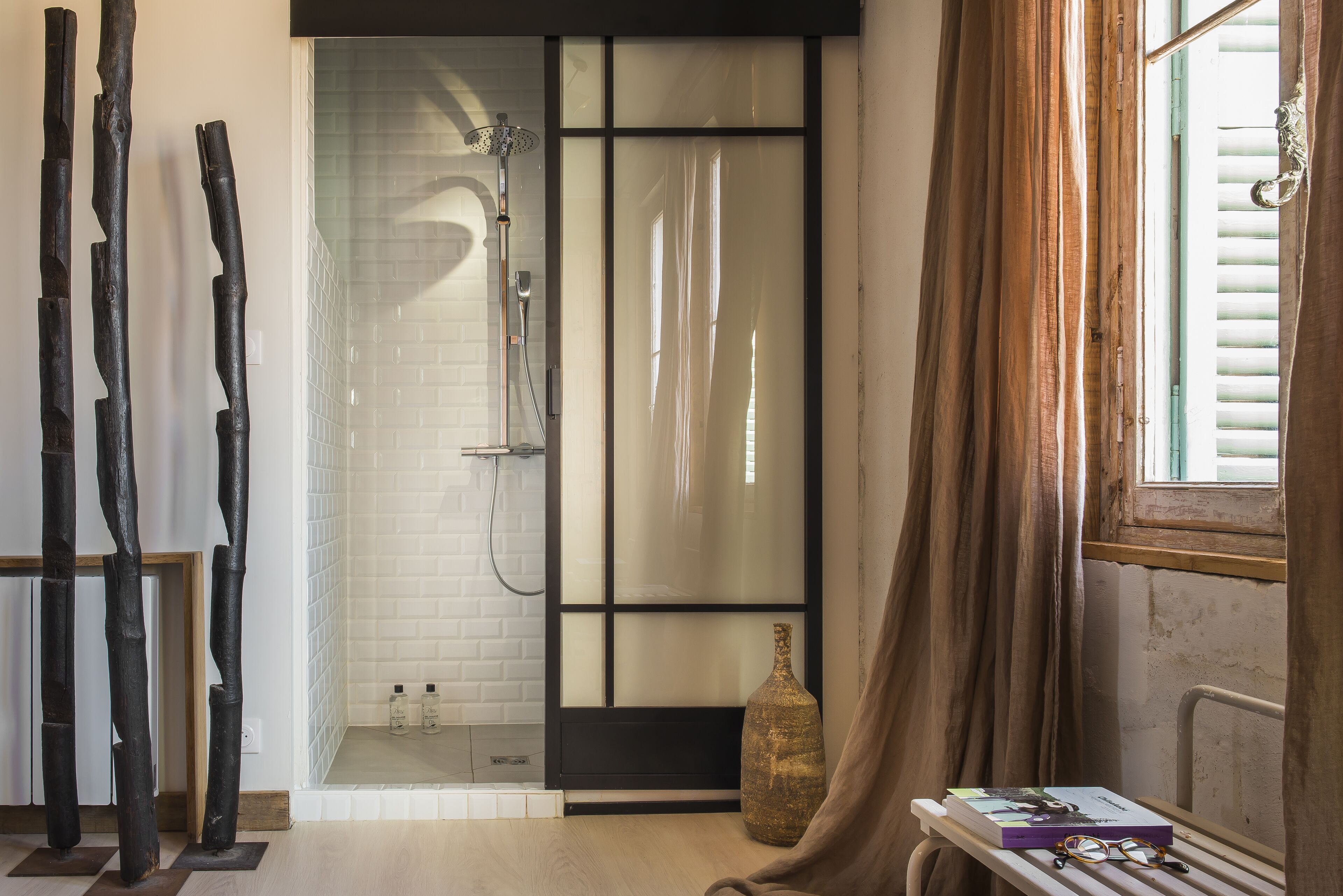 Chambre Deluxe, vue jardin | Salle de bain | Articles de toilette gratuits, sèche-cheveux, serviettes fournies, savon