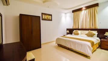 Classic Apartment | 1 bedroom, pillow-top beds, blackout curtains, soundproofing