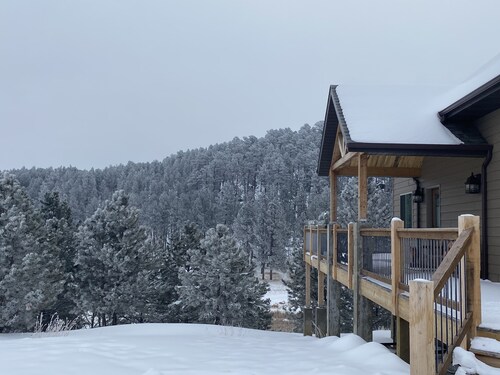 Peaceful Cabin with Beautiful Mountain Views