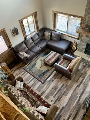 Smart TV, fireplace, DVD player, books - Peaceful Cabin with Beautiful Mountain Views (Custer)