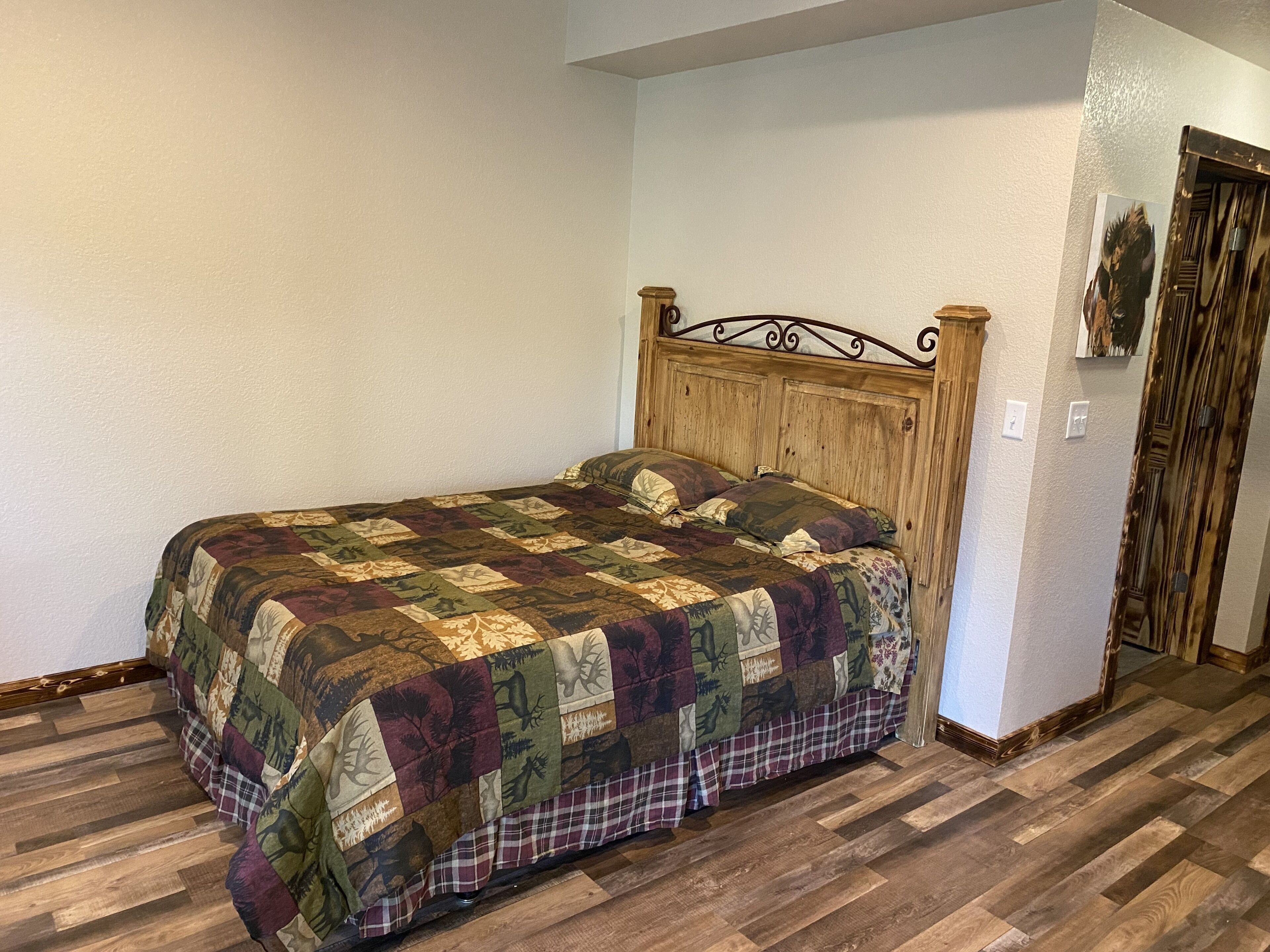 Peaceful Cabin with Loft and Walkout Basement, Beautiful Views of the Needles