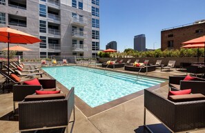 Pool - Cozy DTLA 1BR-1BA Near Crypto Arena - 2 min walk (Los Angeles)