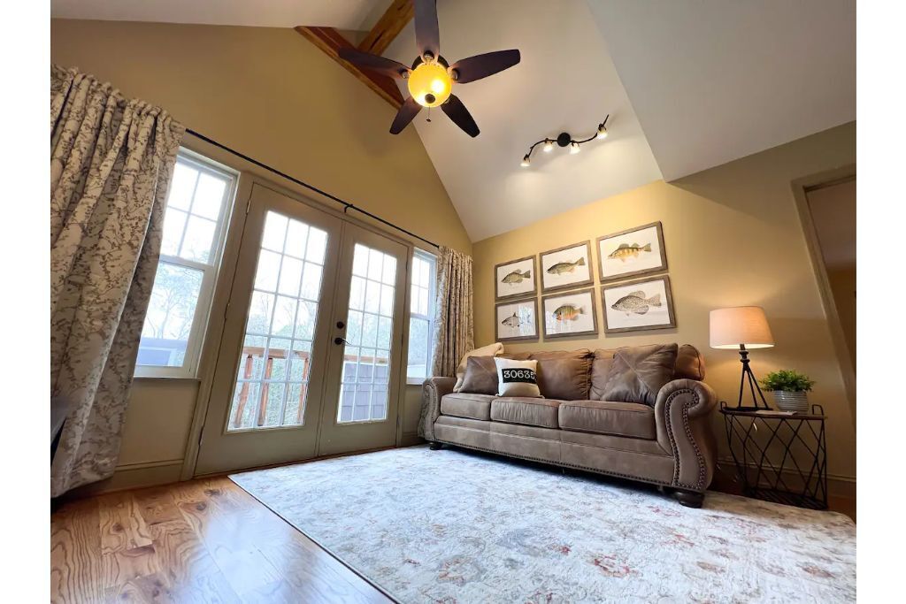 Cozy Cottage - Lake Front - GA Coldwater Retreat