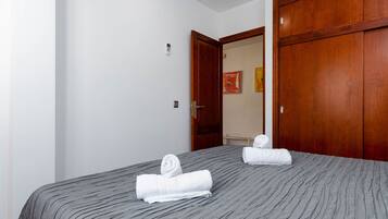 1 chambre, fer et planche Ă repasser, Wi-Fi gratuit, draps fournis