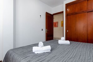 1 chambre, fer et planche à repasser, Wi-Fi gratuit, draps fournis