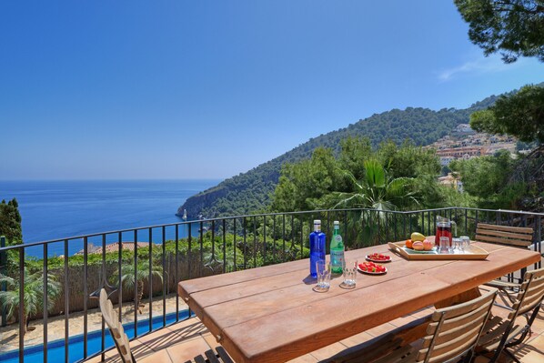 Outdoor dining - Casa Calabaza (La Herradura)