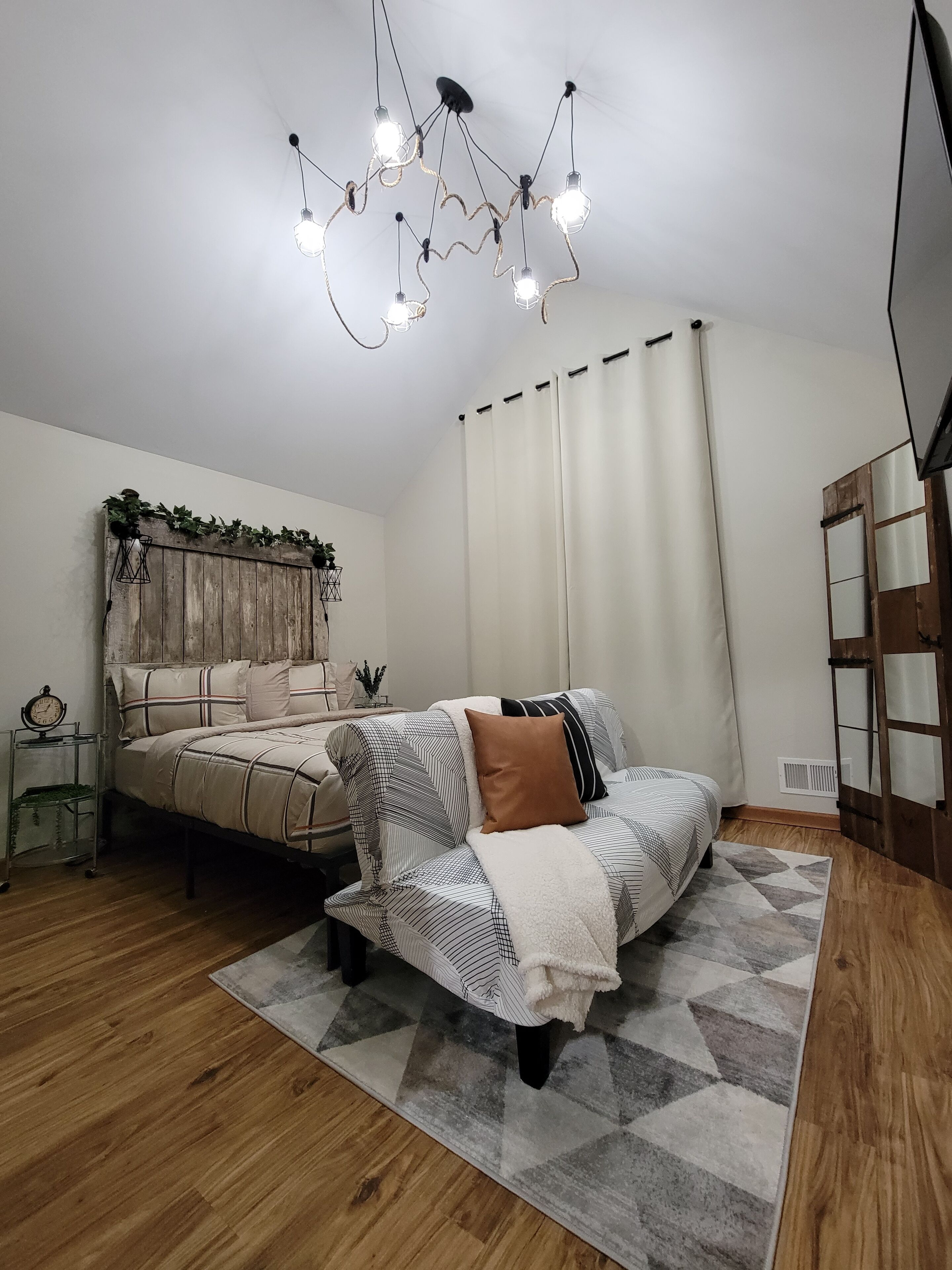 Poconos Getaway - Winery Nearby - No Cleaning Fee