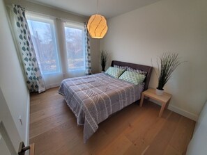 4 bedrooms, desk, iron/ironing board, free WiFi