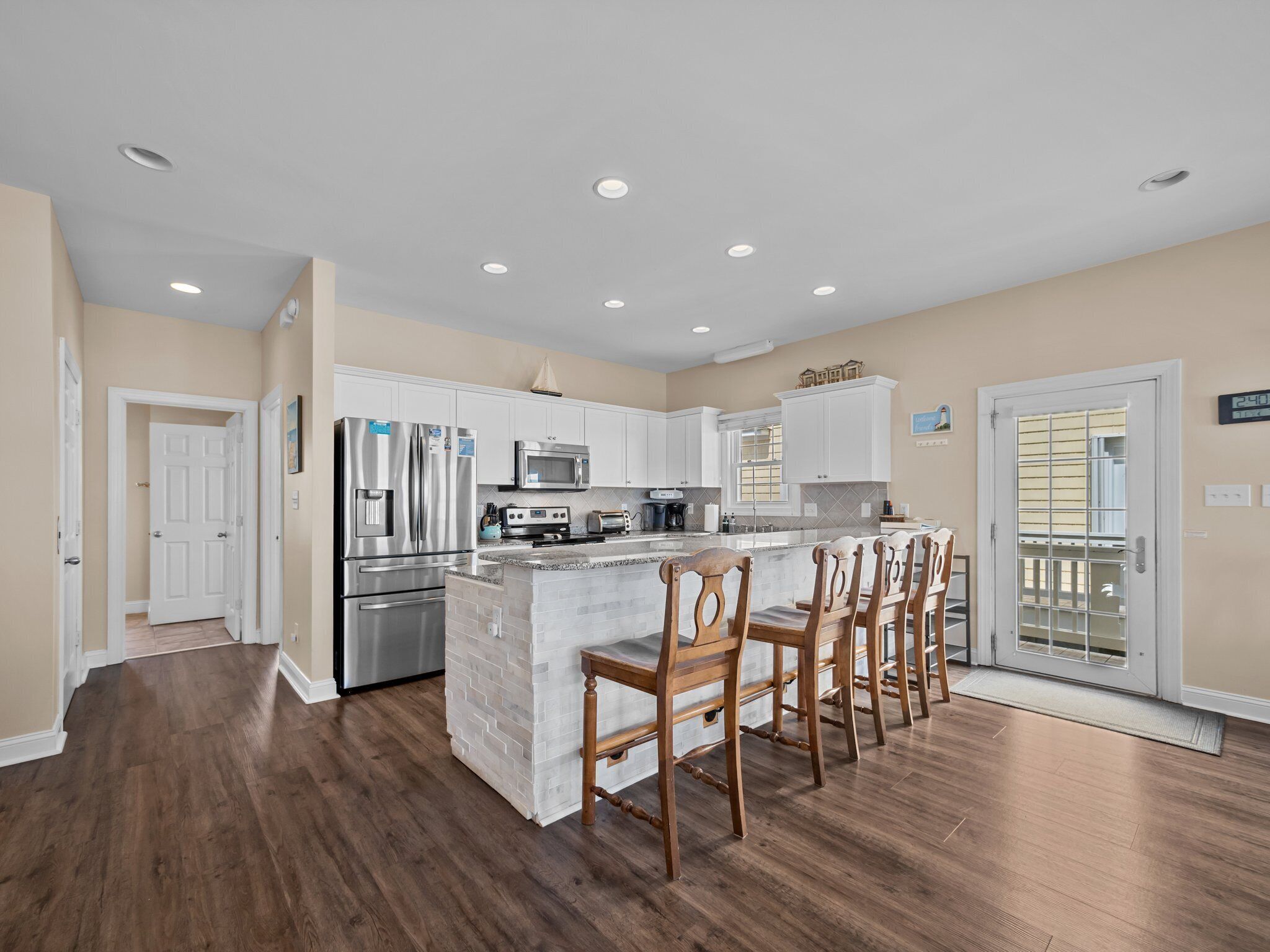 Refrigerador, microondas, horno, placa de cocina