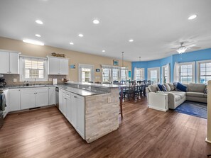 Interior - Heated Pool / Beachfront / Private hot tub / Elevator / Linens Included (North Topsail)