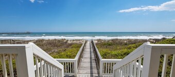 Beachfront • Pvt Hot Tub & Heated Pool + Elevator